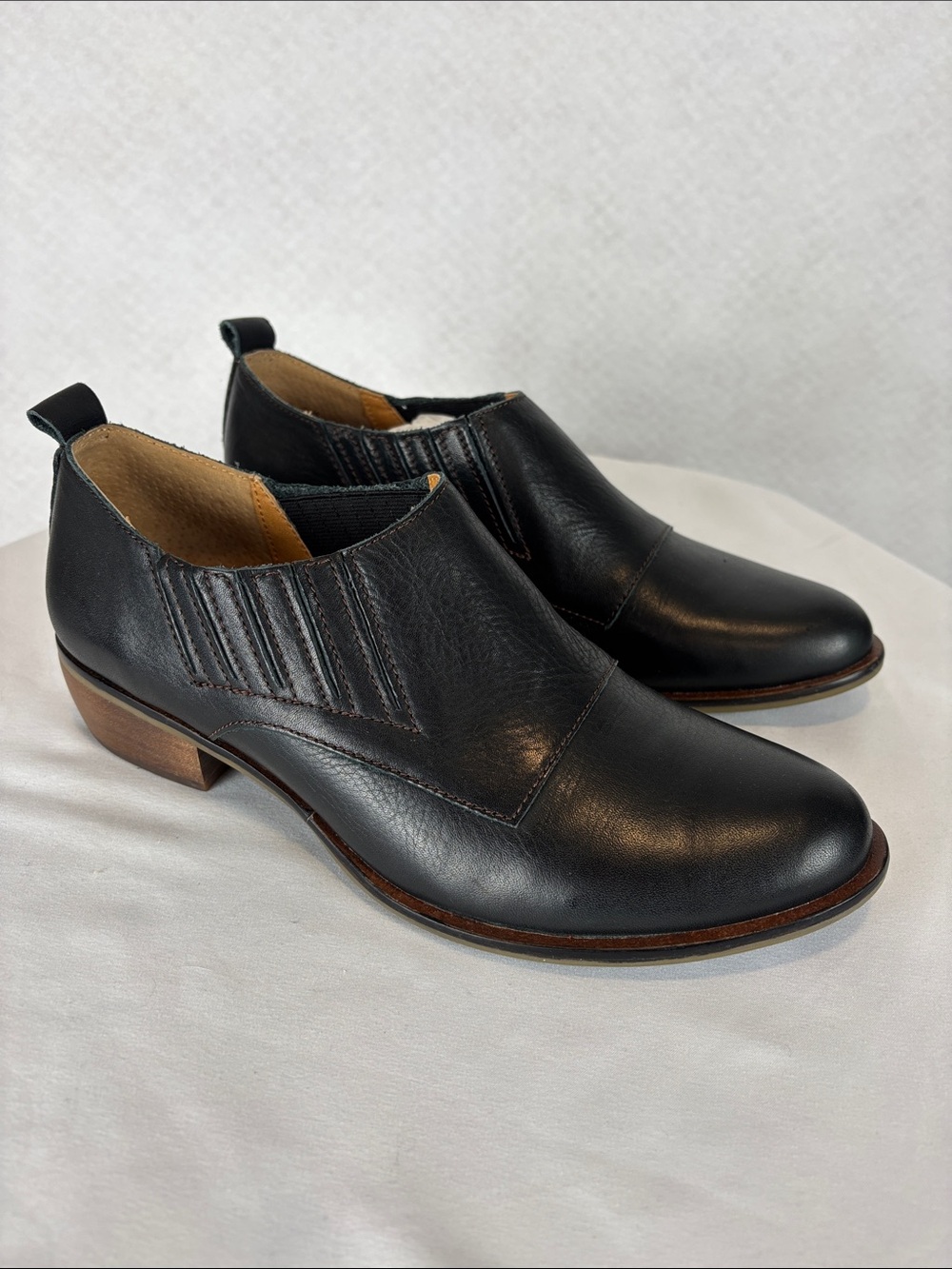 Latigo Imagine Women’s Sz 10 Black Leather Ankle Booties Comfort Slip On
NWOB